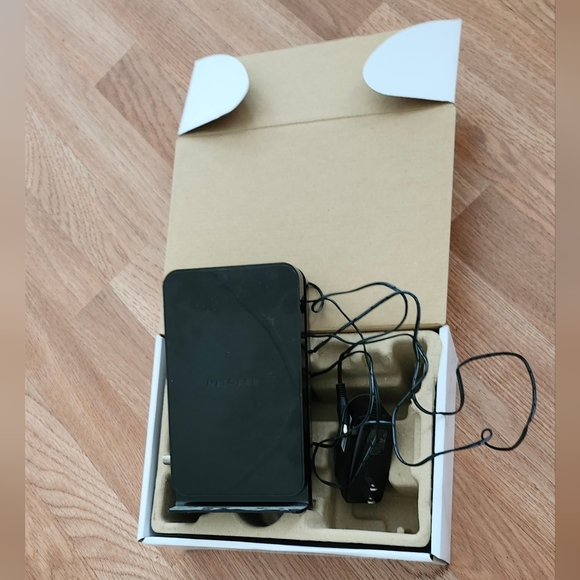 NETGEAR CM500V Cable Modem - Picture 3 of 6